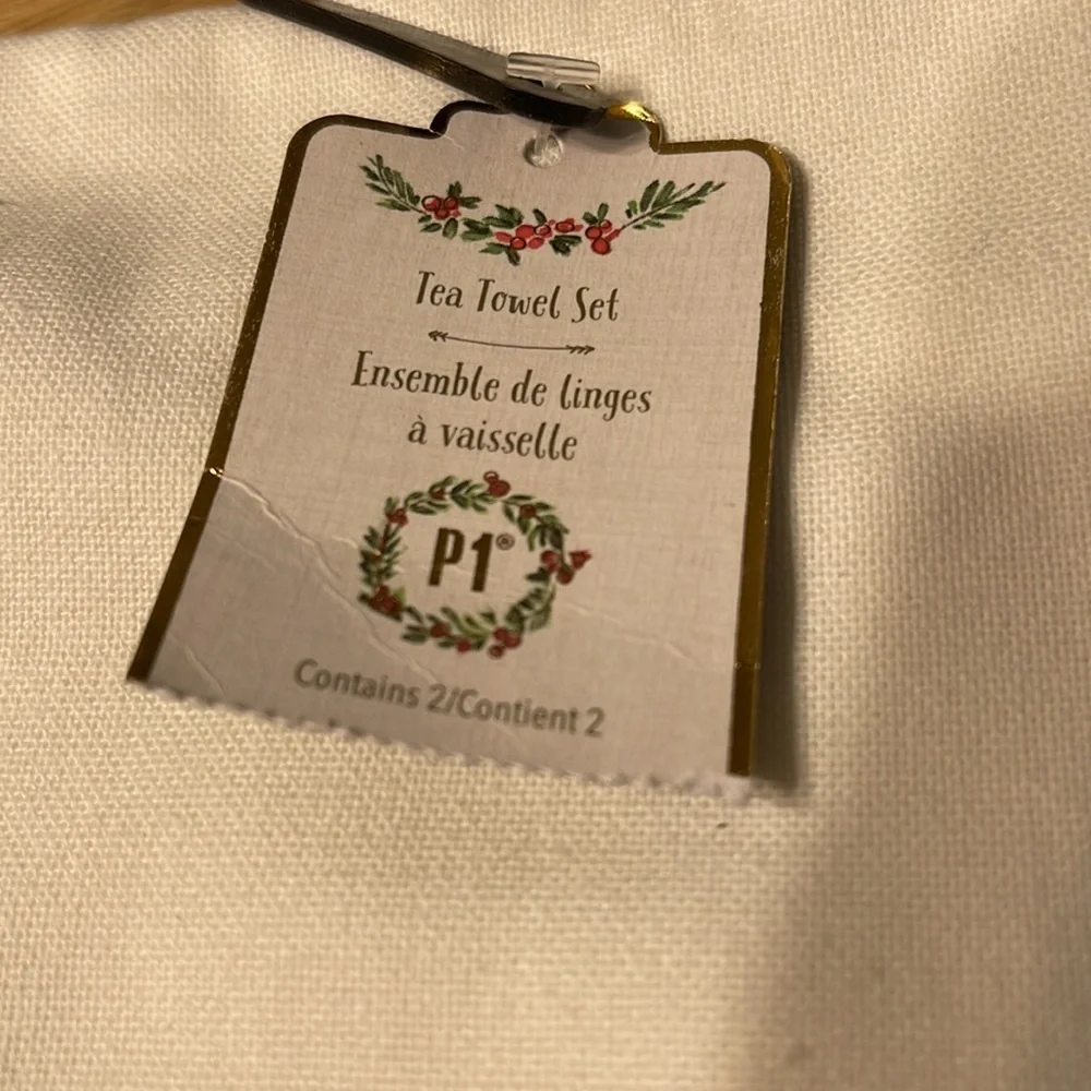 PIER 1 Holiday Treasures towels